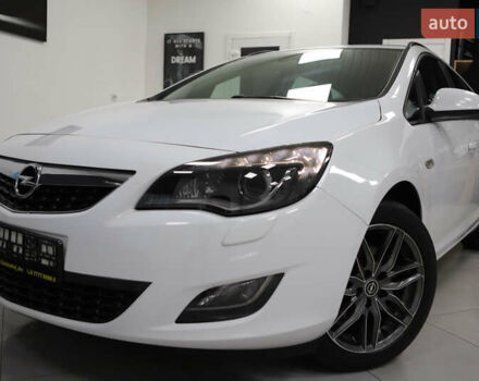 Белый Опель Астра, объемом двигателя 1.7 л и пробегом 140 тыс. км за 7700 $, фото 12 на Automoto.ua