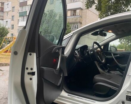 Опель Астра 2013 в Фастове на Automoto.ua Белый Опель Астра, объемом двигателя 1.7 л и пробегом 296 тыс. км за 8000 $, фото 10 на Automoto.ua