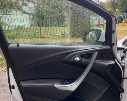 Опель Астра 2013 в Фастове на Automoto.ua Белый Опель Астра, объемом двигателя 1.7 л и пробегом 296 тыс. км за 8000 $, фото 14 на Automoto.ua