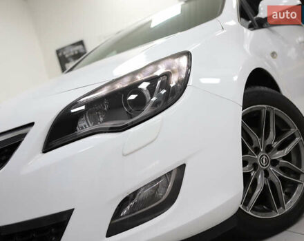 Белый Опель Астра, объемом двигателя 1.7 л и пробегом 140 тыс. км за 7700 $, фото 16 на Automoto.ua