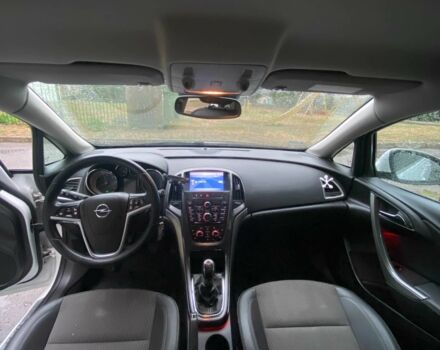 Опель Астра 2013 в Фастове на Automoto.ua Белый Опель Астра, объемом двигателя 1.7 л и пробегом 296 тыс. км за 8000 $, фото 16 на Automoto.ua