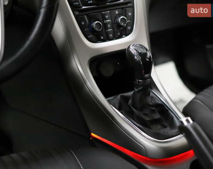 Белый Опель Астра, объемом двигателя 1.7 л и пробегом 140 тыс. км за 7700 $, фото 74 на Automoto.ua