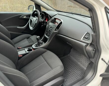 Белый Опель Астра, объемом двигателя 1.7 л и пробегом 280 тыс. км за 7300 $, фото 6 на Automoto.ua