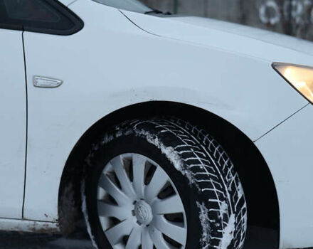 Белый Опель Астра, объемом двигателя 1.96 л и пробегом 286 тыс. км за 7500 $, фото 3 на Automoto.ua