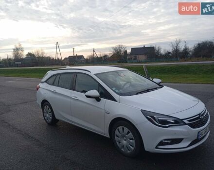 Білий Опель Астра, об'ємом двигуна 1.6 л та пробігом 203 тис. км за 9600 $, фото 4 на Automoto.ua