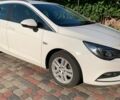 Белый Опель Астра, объемом двигателя 1.6 л и пробегом 296 тыс. км за 10000 $, фото 2 на Automoto.ua