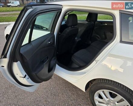 Белый Опель Астра, объемом двигателя 1.6 л и пробегом 178 тыс. км за 9999 $, фото 29 на Automoto.ua