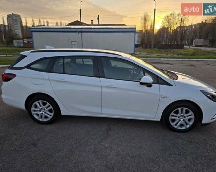 Белый Опель Астра, объемом двигателя 1.6 л и пробегом 178 тыс. км за 9999 $, фото 4 на Automoto.ua