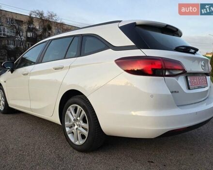 Белый Опель Астра, объемом двигателя 1.6 л и пробегом 178 тыс. км за 9999 $, фото 11 на Automoto.ua