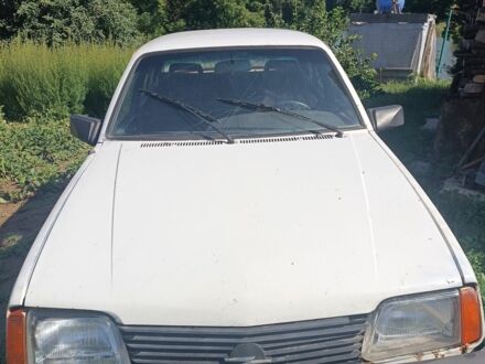 Опель Астра 1984 в Монастырище на Automoto.ua Белый Опель Астра, объемом двигателя 0 л и пробегом 73 тыс. км за 361 $, фото 1 на Automoto.ua
