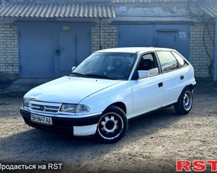 Белый Опель Астра, объемом двигателя 1.6 л и пробегом 329 тыс. км за 999 $, фото 1 на Automoto.ua