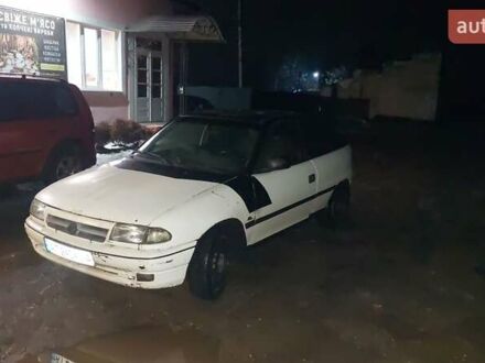 Белый Опель Астра, объемом двигателя 1.6 л и пробегом 350 тыс. км за 750 $, фото 1 на Automoto.ua