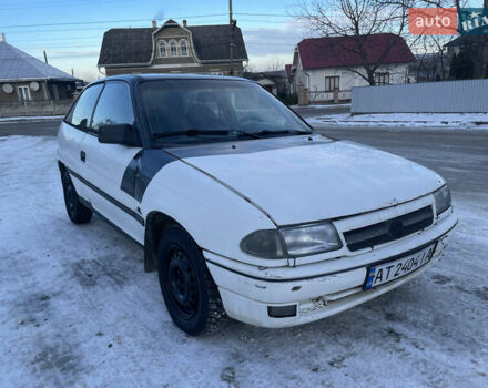 Белый Опель Астра, объемом двигателя 1.6 л и пробегом 300 тыс. км за 750 $, фото 1 на Automoto.ua