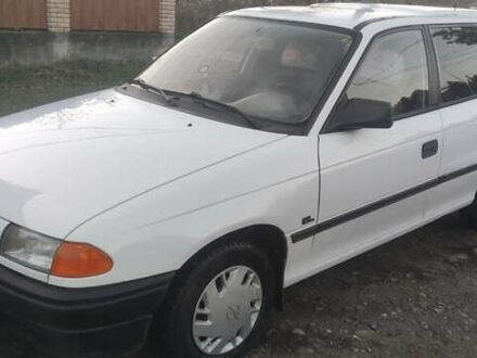 Белый Опель Астра, объемом двигателя 1.36 л и пробегом 230 тыс. км за 2700 $, фото 1 на Automoto.ua