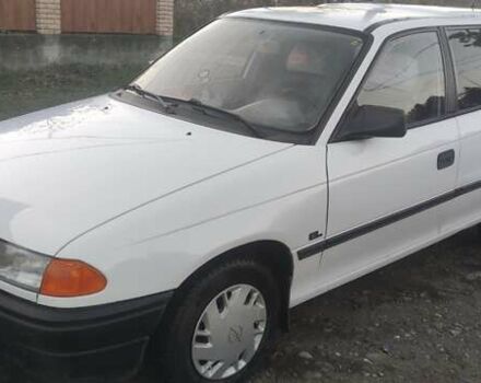 Белый Опель Астра, объемом двигателя 1.36 л и пробегом 230 тыс. км за 2700 $, фото 1 на Automoto.ua