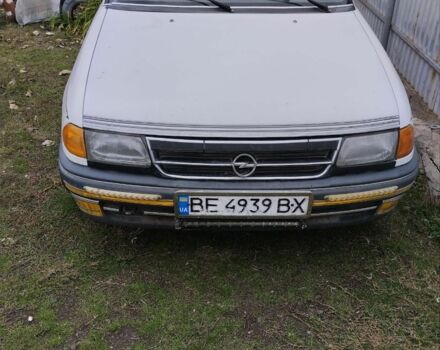 Опель Астра 1993 в Первомайск на Automoto.ua Белый Опель Астра, объемом двигателя 1.4 л и пробегом 200 тыс. км за 1500 $, фото 1 на Automoto.ua