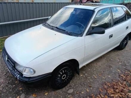 Белый Опель Астра, объемом двигателя 1.6 л и пробегом 296 тыс. км за 1300 $, фото 1 на Automoto.ua