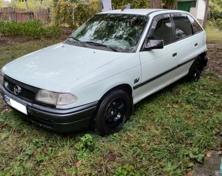 Белый Опель Астра, объемом двигателя 1.4 л и пробегом 312 тыс. км за 1100 $, фото 1 на Automoto.ua