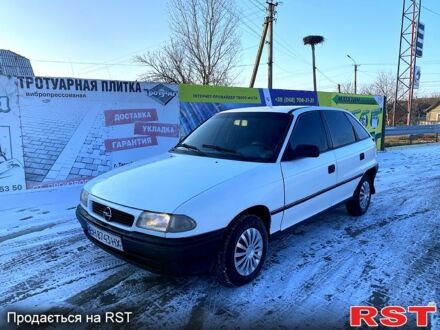 Белый Опель Астра, объемом двигателя 1.6 л и пробегом 250 тыс. км за 1500 $, фото 1 на Automoto.ua