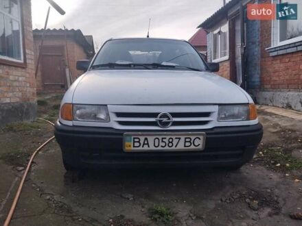 Белый Опель Астра, объемом двигателя 1.4 л и пробегом 250 тыс. км за 1400 $, фото 1 на Automoto.ua