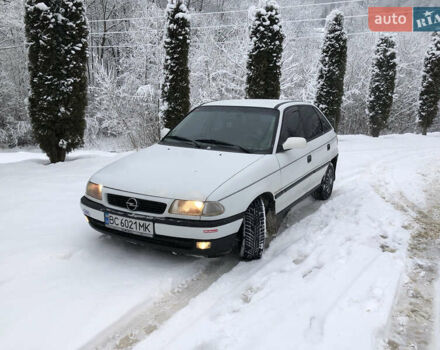 Белый Опель Астра, объемом двигателя 1.4 л и пробегом 200 тыс. км за 1950 $, фото 1 на Automoto.ua