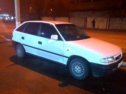 Белый Опель Астра, объемом двигателя 1.4 л и пробегом 350 тыс. км за 2132 $, фото 1 на Automoto.ua