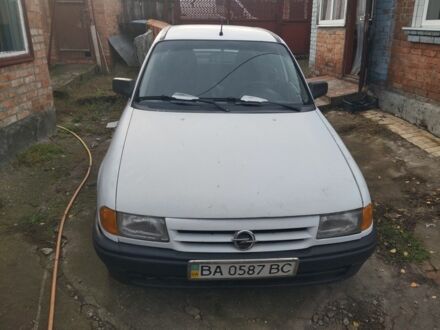 Опель Астра 1995 в Александрие на Automoto.ua Белый Опель Астра, объемом двигателя 1.4 л и пробегом 250 тыс. км за 1400 $, фото 1 на Automoto.ua