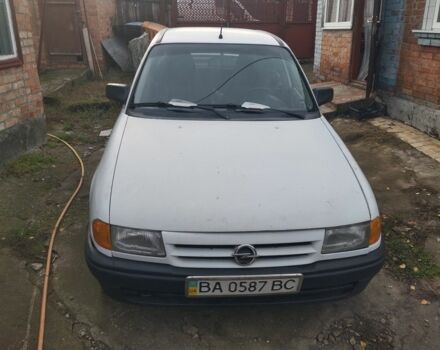 Белый Опель Астра, объемом двигателя 1.4 л и пробегом 250 тыс. км за 1400 $, фото 1 на Automoto.ua