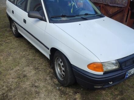 Белый Опель Астра, объемом двигателя 1.4 л и пробегом 318 тыс. км за 1900 $, фото 1 на Automoto.ua