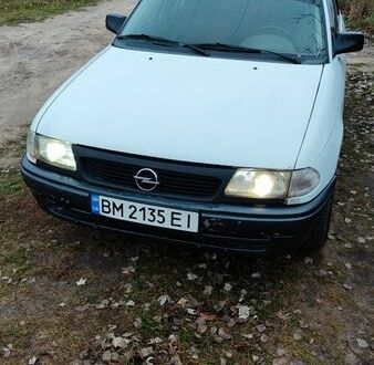 Белый Опель Астра, объемом двигателя 1.4 л и пробегом 302 тыс. км за 1350 $, фото 1 на Automoto.ua