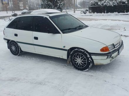 Белый Опель Астра, объемом двигателя 1.4 л и пробегом 320 тыс. км за 1499 $, фото 1 на Automoto.ua