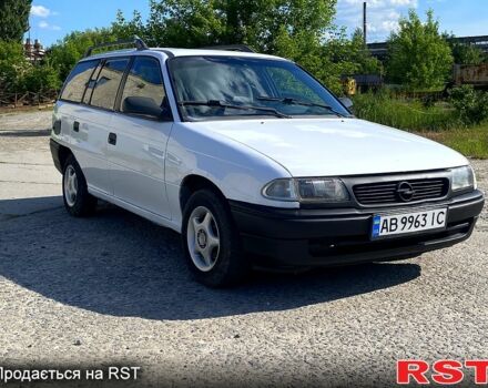 Белый Опель Астра, объемом двигателя 1.4 л и пробегом 300 тыс. км за 1250 $, фото 1 на Automoto.ua