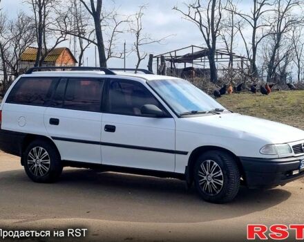 Белый Опель Астра, объемом двигателя 1.7 л и пробегом 472 тыс. км за 1650 $, фото 1 на Automoto.ua