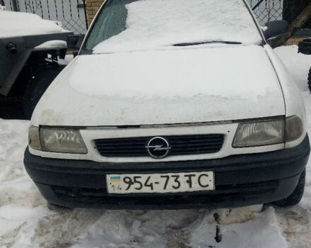 Белый Опель Астра, объемом двигателя 1 л и пробегом 270 тыс. км за 850 $, фото 1 на Automoto.ua