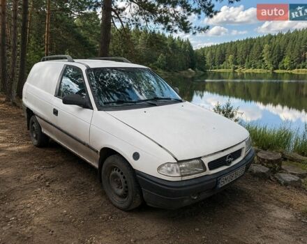 Белый Опель Астра, объемом двигателя 1.6 л и пробегом 400 тыс. км за 800 $, фото 1 на Automoto.ua