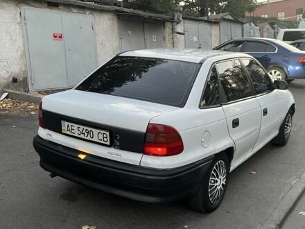 Опель Астра 1997 у Дніпро (Дніпропетровську) на Automoto.ua Білий Опель Астра, об'ємом двигуна 1.4 л та пробігом 310 тис. км за 999 $, фото 1 на Automoto.ua