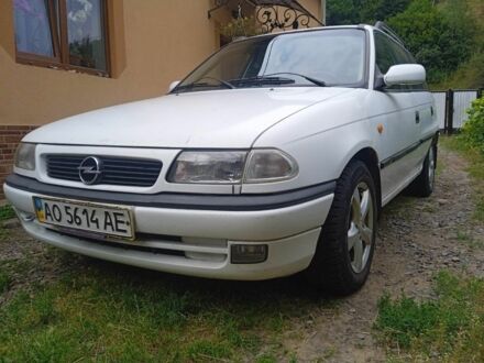 Белый Опель Астра, объемом двигателя 0 л и пробегом 250 тыс. км за 1300 $, фото 1 на Automoto.ua