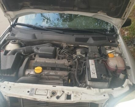 Белый Опель Астра, объемом двигателя 1.4 л и пробегом 350 тыс. км за 2500 $, фото 1 на Automoto.ua