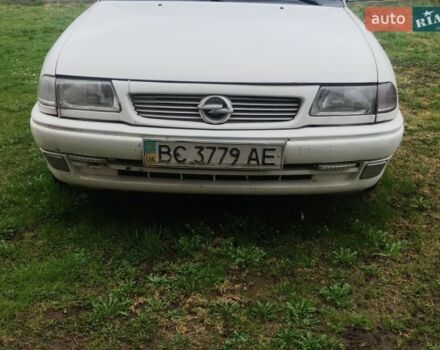 Белый Опель Астра, объемом двигателя 1.6 л и пробегом 399 тыс. км за 1600 $, фото 1 на Automoto.ua