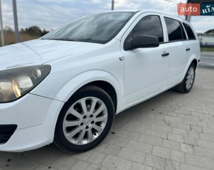 Белый Опель Астра, объемом двигателя 1.7 л и пробегом 304 тыс. км за 3850 $, фото 1 на Automoto.ua