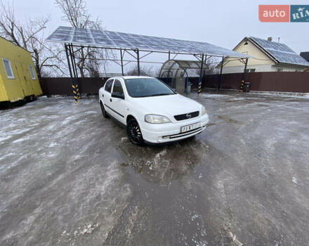 Белый Опель Астра, объемом двигателя 1.4 л и пробегом 240 тыс. км за 2399 $, фото 1 на Automoto.ua