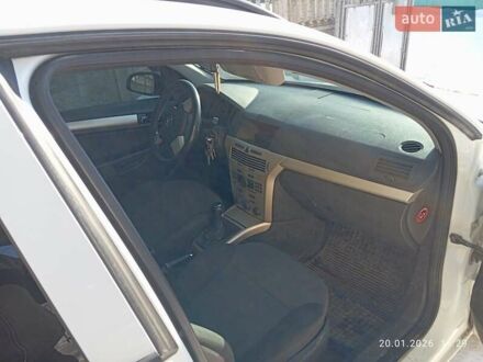 Белый Опель Астра, объемом двигателя 1.25 л и пробегом 270 тыс. км за 3750 $, фото 1 на Automoto.ua
