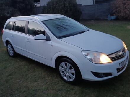 Белый Опель Астра, объемом двигателя 1.4 л и пробегом 215 тыс. км за 4440 $, фото 1 на Automoto.ua