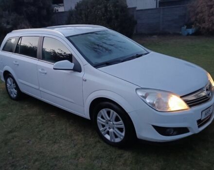 Белый Опель Астра, объемом двигателя 1.4 л и пробегом 215 тыс. км за 4440 $, фото 1 на Automoto.ua