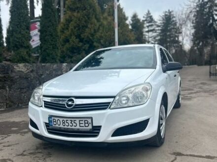Белый Опель Астра, объемом двигателя 1.25 л и пробегом 266 тыс. км за 3999 $, фото 1 на Automoto.ua