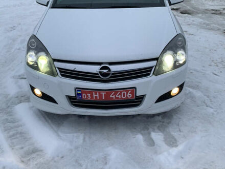 Белый Опель Астра, объемом двигателя 1.6 л и пробегом 219 тыс. км за 5300 $, фото 1 на Automoto.ua