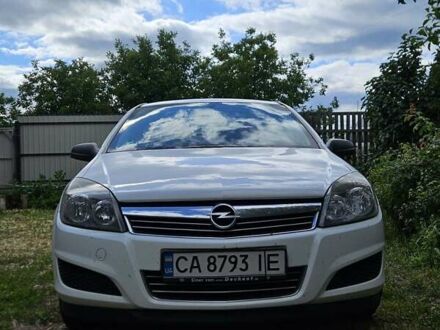 Белый Опель Астра, объемом двигателя 1.4 л и пробегом 212 тыс. км за 4700 $, фото 1 на Automoto.ua
