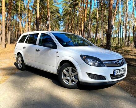 Белый Опель Астра, объемом двигателя 1.4 л и пробегом 217 тыс. км за 5400 $, фото 1 на Automoto.ua