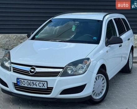 Белый Опель Астра, объемом двигателя 1.25 л и пробегом 300 тыс. км за 4300 $, фото 1 на Automoto.ua