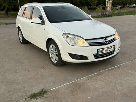 Опель Астра 2010 в Кривом Роге на Automoto.ua Белый Опель Астра, объемом двигателя 1.69 л и пробегом 271 тыс. км за 5700 $, фото 1 на Automoto.ua